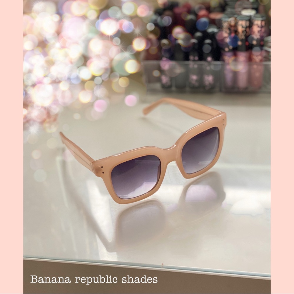 *SOLD❤️ Banana Republic peach sunglasses*read desc